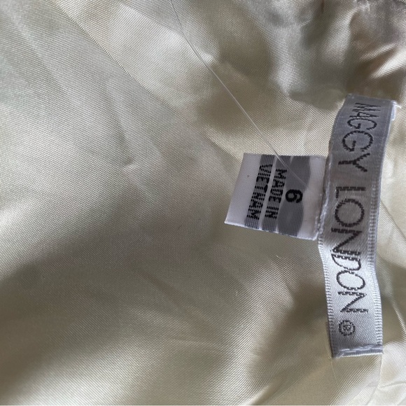 NWT Maggy London Green & Cream Floral Dress | Size 6 - Picture 10 of 11